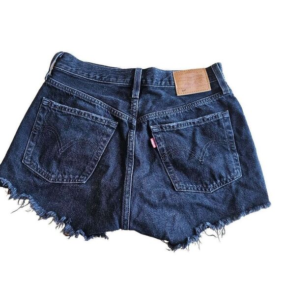Levis 501 womens juniors Sz W26 wash black Distressed jean shorts - Picture 2 of 8